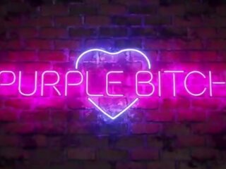 קוספליי גברת יש ל ראשון xxx וידאו עם א מְנִיפָה על ידי purple שיחה נערה