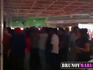 Asi las montamos gordas follando en publico brunoymaria një saco