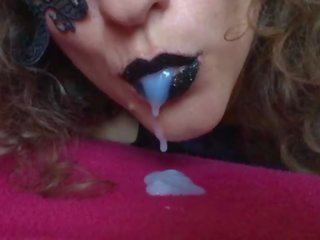 Noir lèvres foutre en ma bouche latex gants salive slowmo <span class=duration>- 11 min</span>